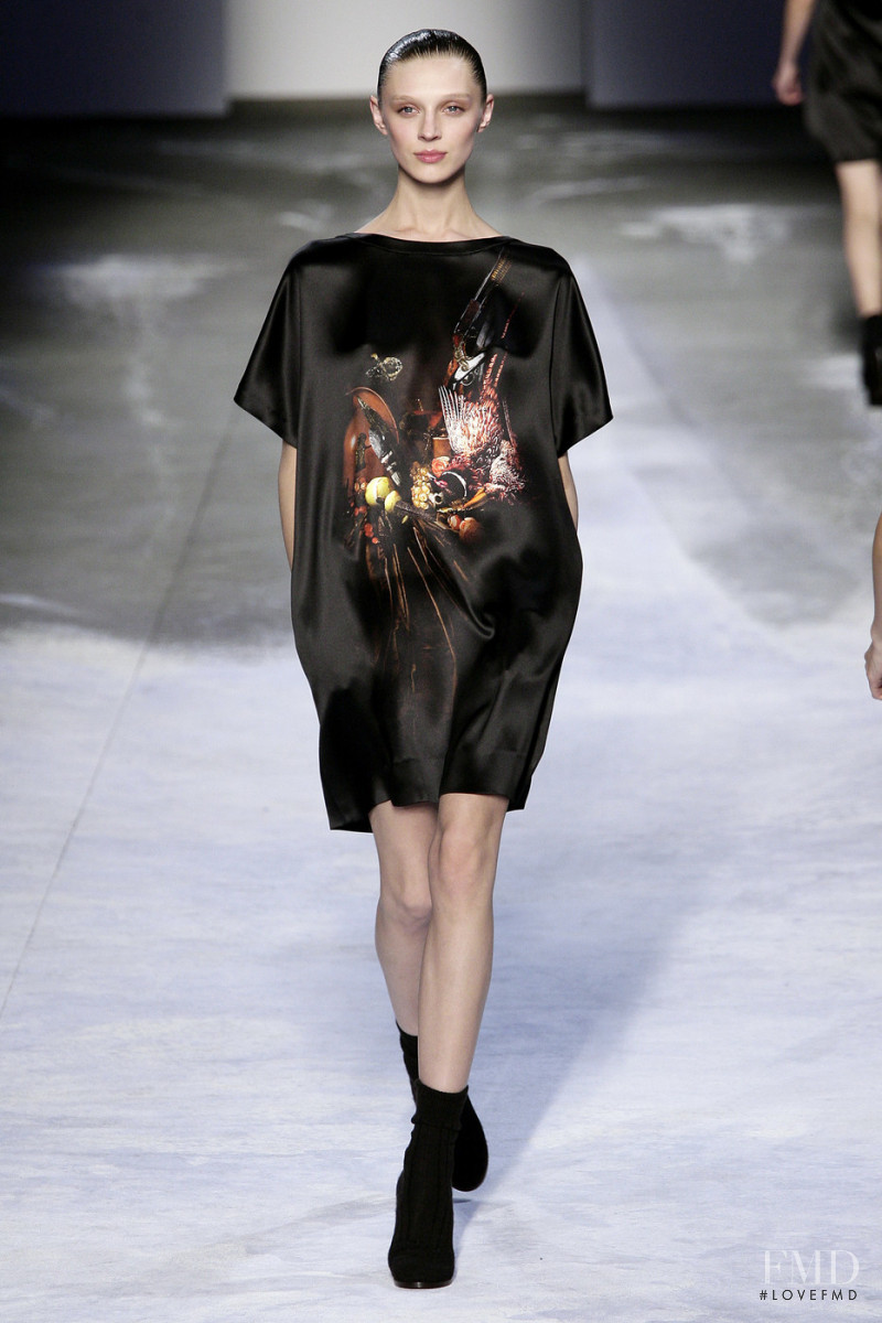 Olga Sherer featured in  the Hussein Chalayan fashion show for Autumn/Winter 2008
