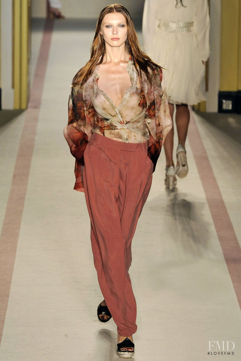 Olga Sherer featured in  the Paul Smith fashion show for Spring/Summer 2009