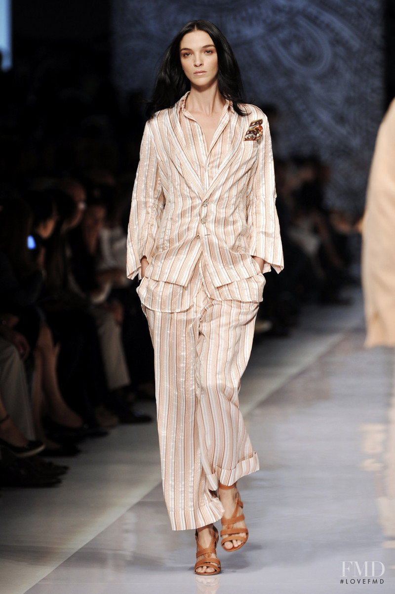 Mariacarla Boscono featured in  the Etro fashion show for Spring/Summer 2009