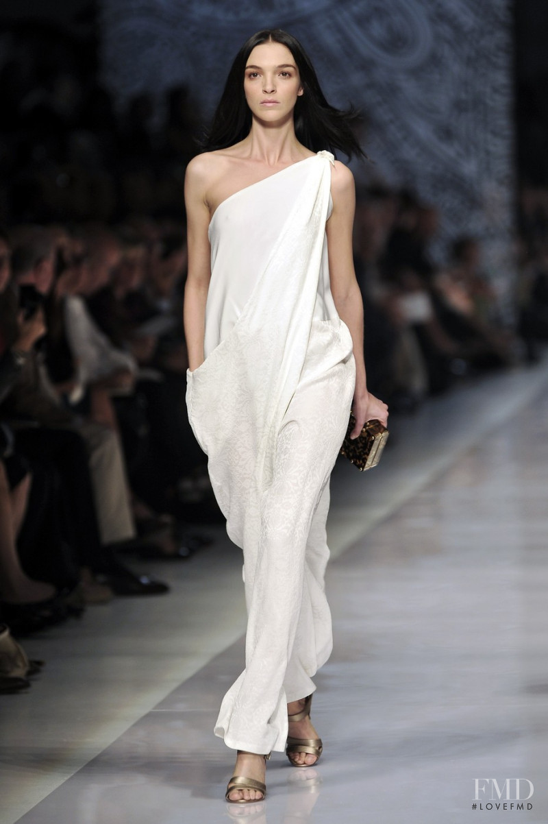 Mariacarla Boscono featured in  the Etro fashion show for Spring/Summer 2009