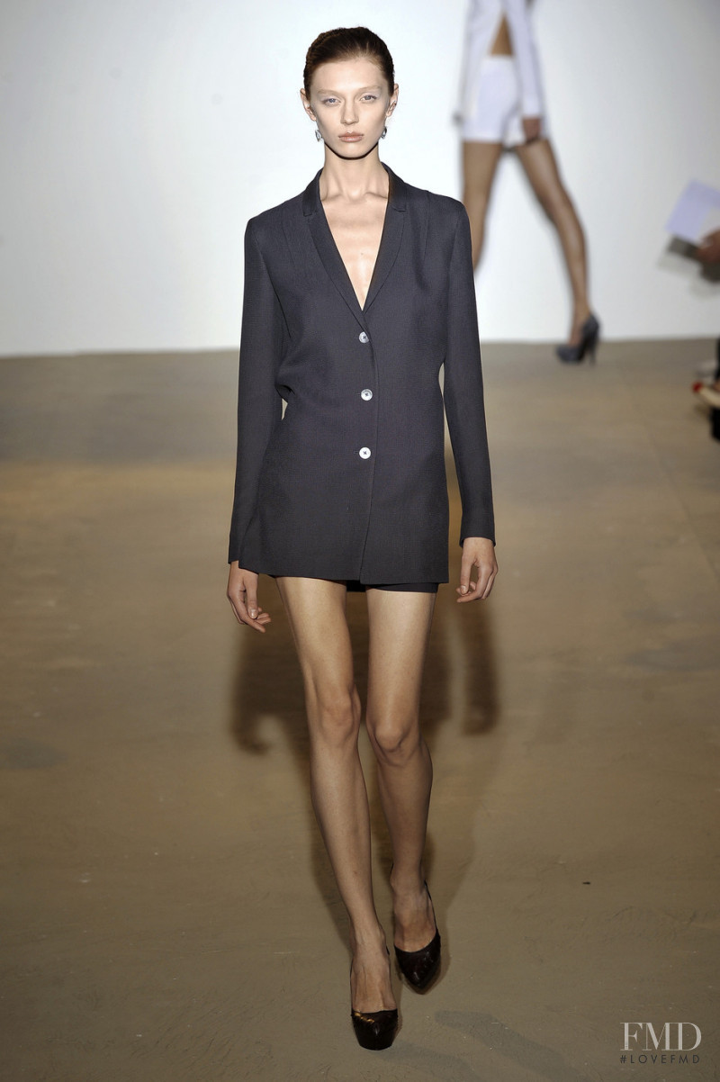 Olga Sherer featured in  the Jil Sander fashion show for Spring/Summer 2009