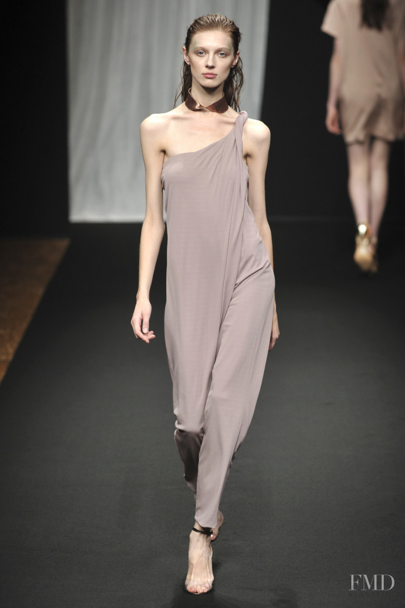 Olga Sherer featured in  the Anne Valerie Hash fashion show for Spring/Summer 2009