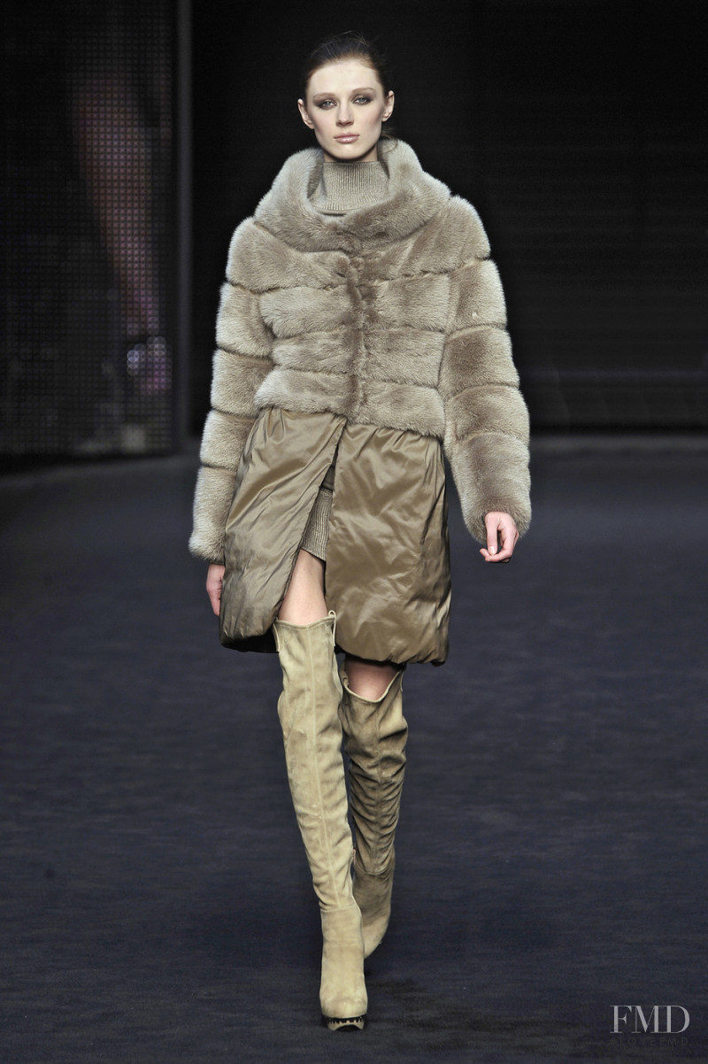 Olga Sherer featured in  the Ermanno Scervino fashion show for Autumn/Winter 2009