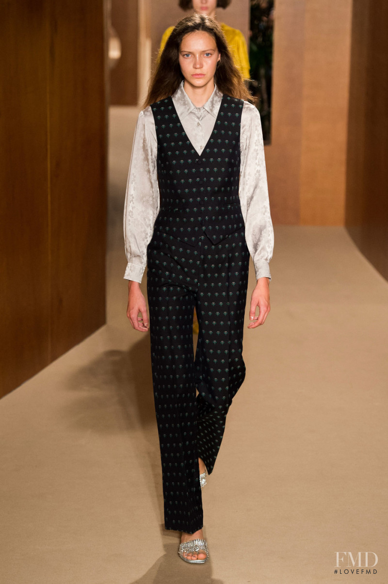 Anniek Verfaille featured in  the Alexa Chung fashion show for Spring/Summer 2019