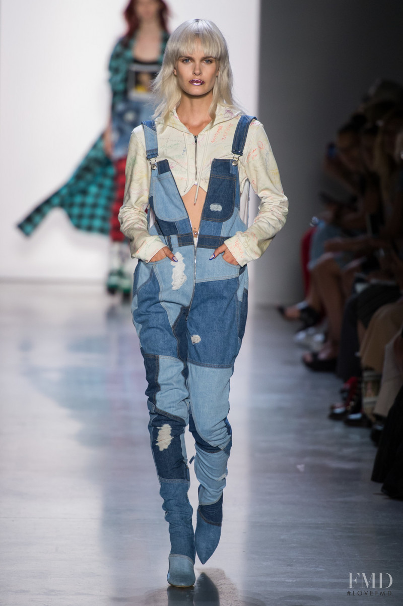 Sarah Elise Agee featured in  the Jeremy Scott fashion show for Spring/Summer 2019