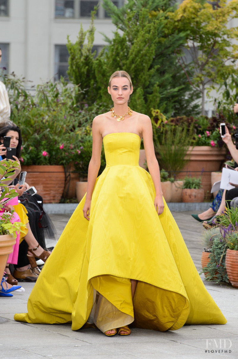 Maartje Verhoef featured in  the Oscar de la Renta fashion show for Spring/Summer 2019