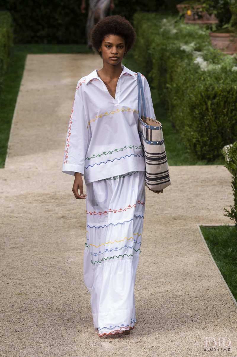 Theresa Hayes featured in  the Tory Burch fashion show for Spring/Summer 2019