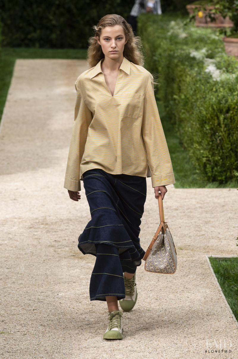 Felice Noordhoff featured in  the Tory Burch fashion show for Spring/Summer 2019