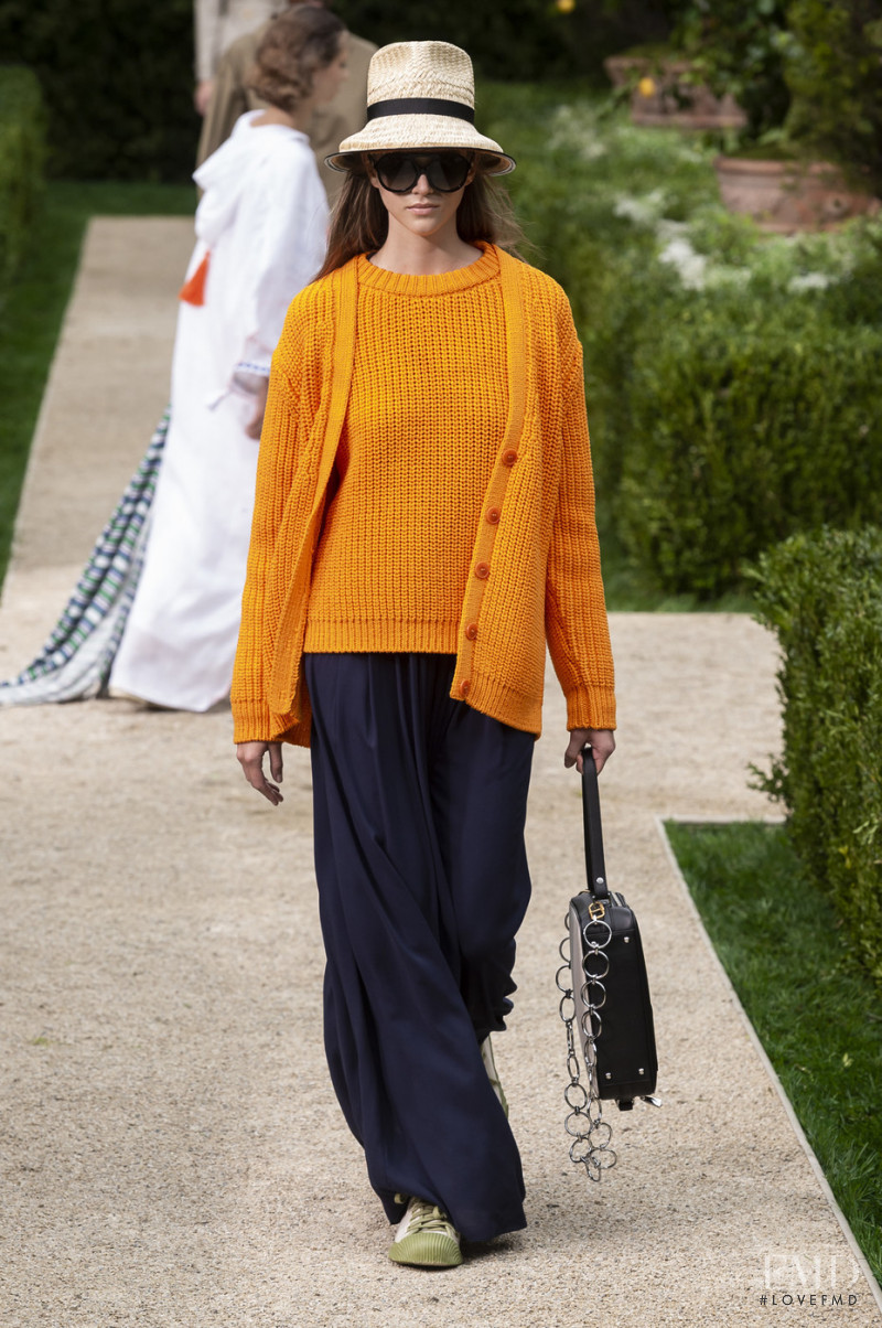 Natalie Ogg featured in  the Tory Burch fashion show for Spring/Summer 2019