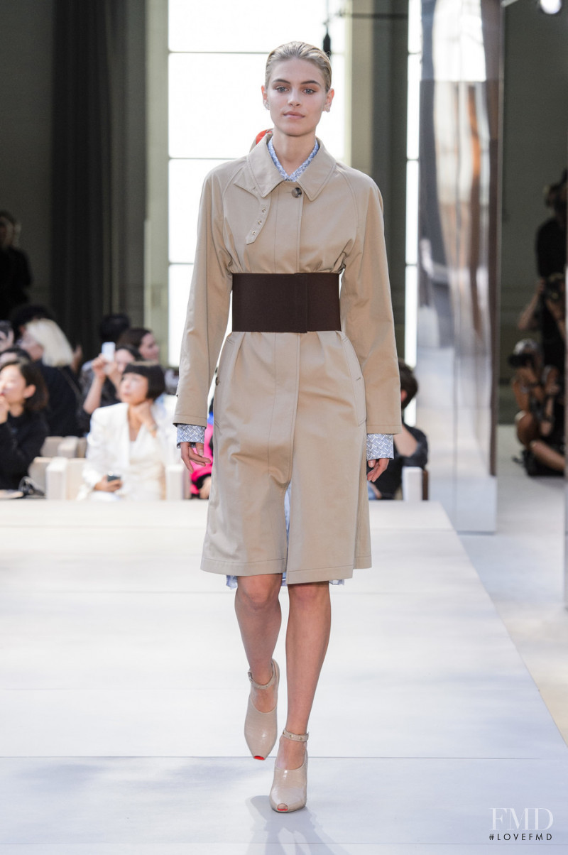 Johanna Theresa Schapfeld featured in  the Burberry fashion show for Spring/Summer 2019