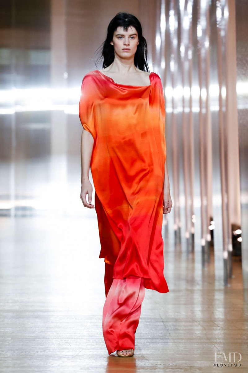 Hannah Elyse featured in  the Poiret fashion show for Spring/Summer 2019