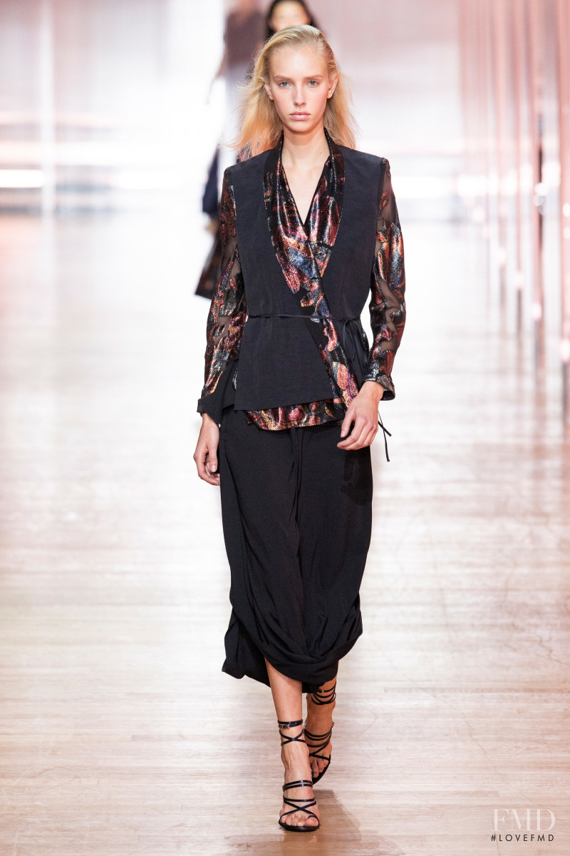 Jessie Bloemendaal featured in  the Poiret fashion show for Spring/Summer 2019