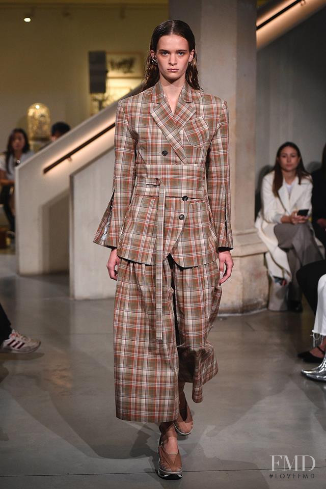 Jessie Wilkinson featured in  the Eudon Choi fashion show for Spring/Summer 2019