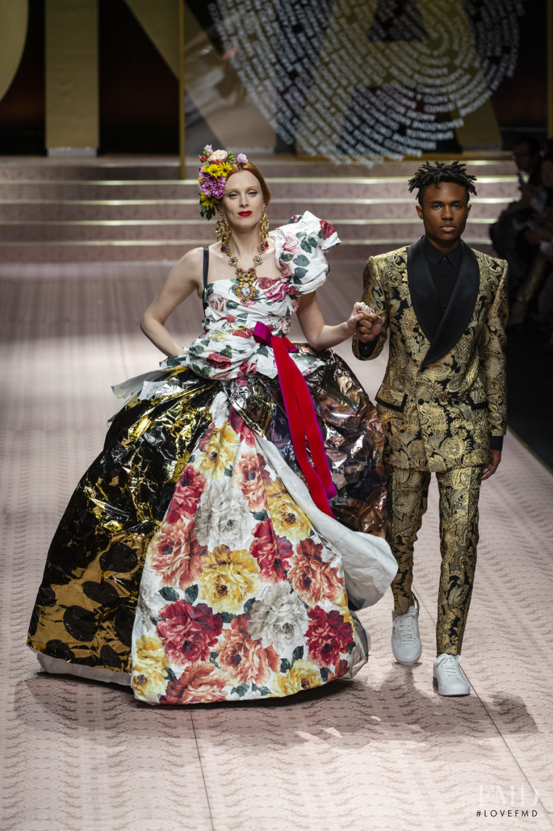 Karen Elson featured in  the Dolce & Gabbana fashion show for Spring/Summer 2019
