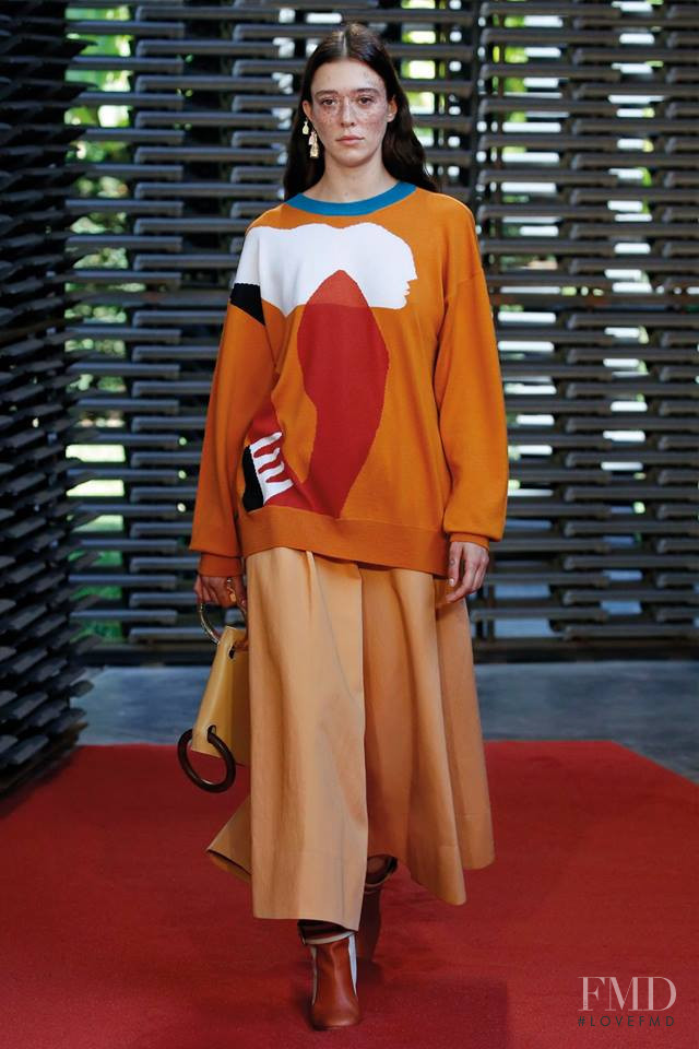 Maeva Nikita Giani Marshall featured in  the Roksanda Ilincic fashion show for Spring/Summer 2019