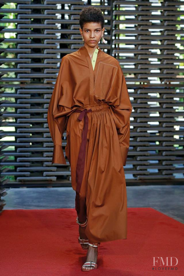 Maria Vitoria featured in  the Roksanda Ilincic fashion show for Spring/Summer 2019