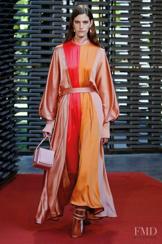 Veronica Manavella featured in  the Roksanda Ilincic fashion show for Spring/Summer 2019