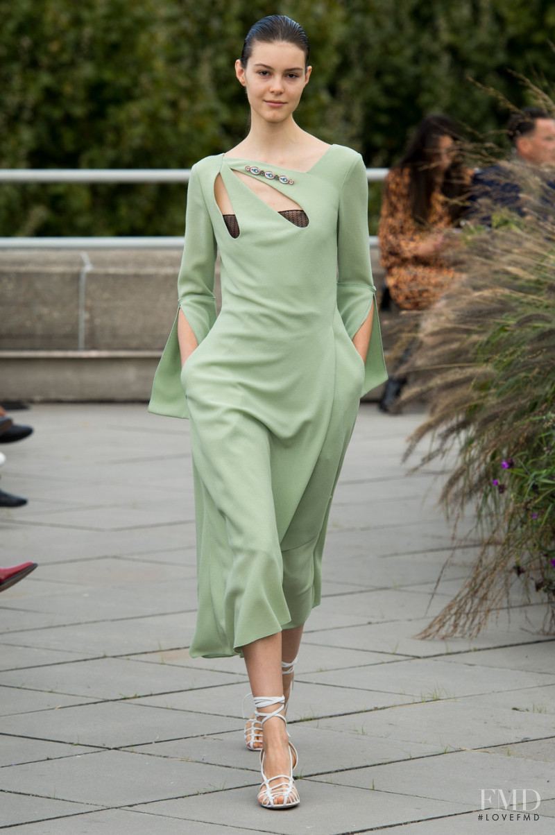 Irina Shnitman featured in  the Roland Mouret fashion show for Spring/Summer 2019