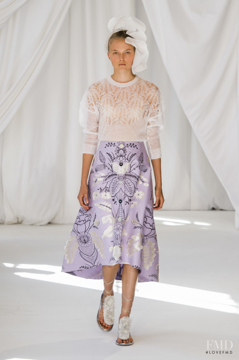 Sarah Wilson featured in  the Delpozo fashion show for Spring/Summer 2019