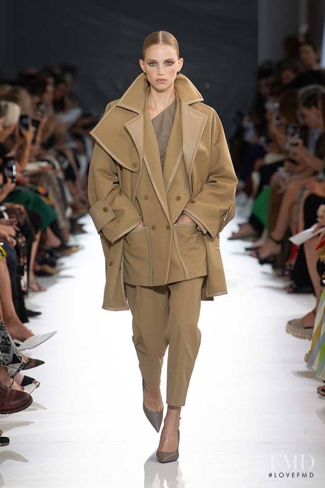 Rebecca Leigh Longendyke featured in  the Max Mara fashion show for Spring/Summer 2019
