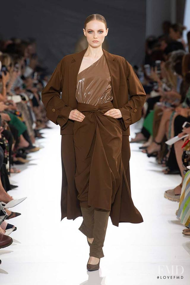 Fran Summers featured in  the Max Mara fashion show for Spring/Summer 2019