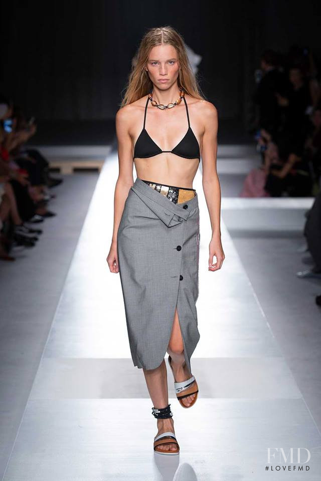 Rebecca Leigh Longendyke featured in  the Sportmax fashion show for Spring/Summer 2019