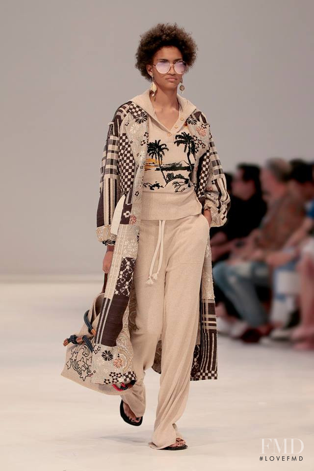 Anyelina Rosa featured in  the Etro fashion show for Spring/Summer 2019