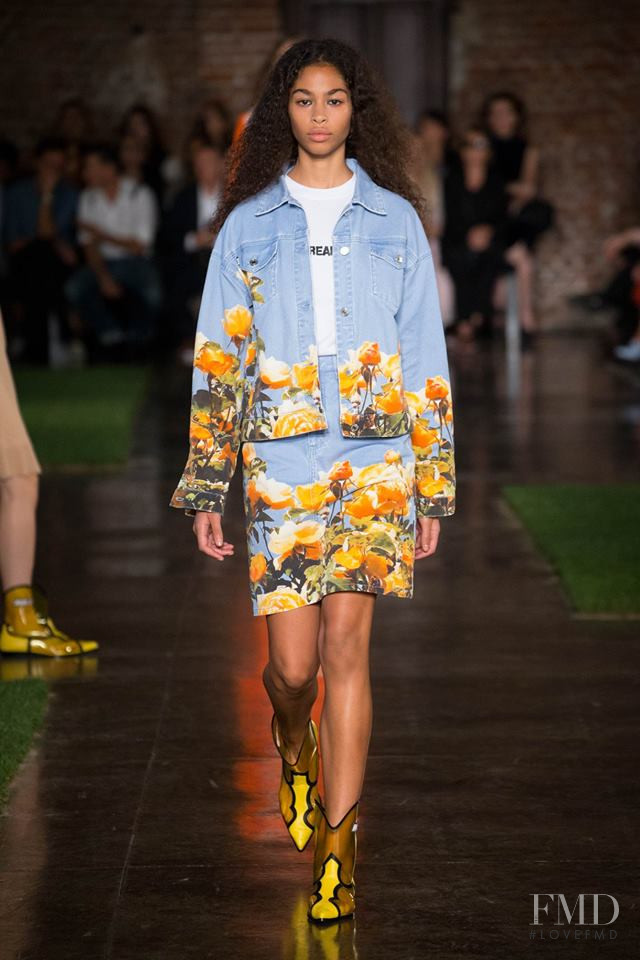 Zoe Thaets featured in  the MSGM fashion show for Spring/Summer 2019