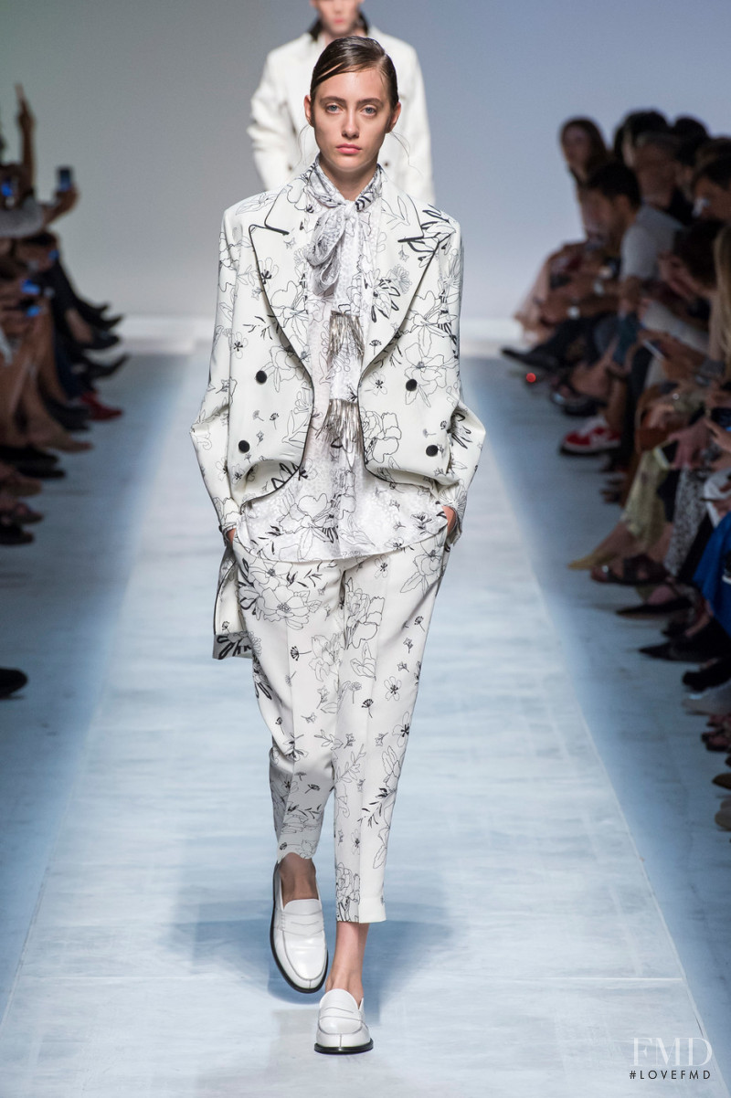 Lia Pavlova featured in  the Ermanno Scervino fashion show for Spring/Summer 2019