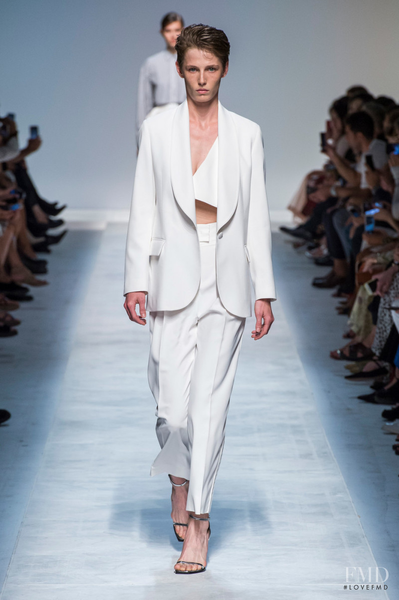 Emily Gafford featured in  the Ermanno Scervino fashion show for Spring/Summer 2019