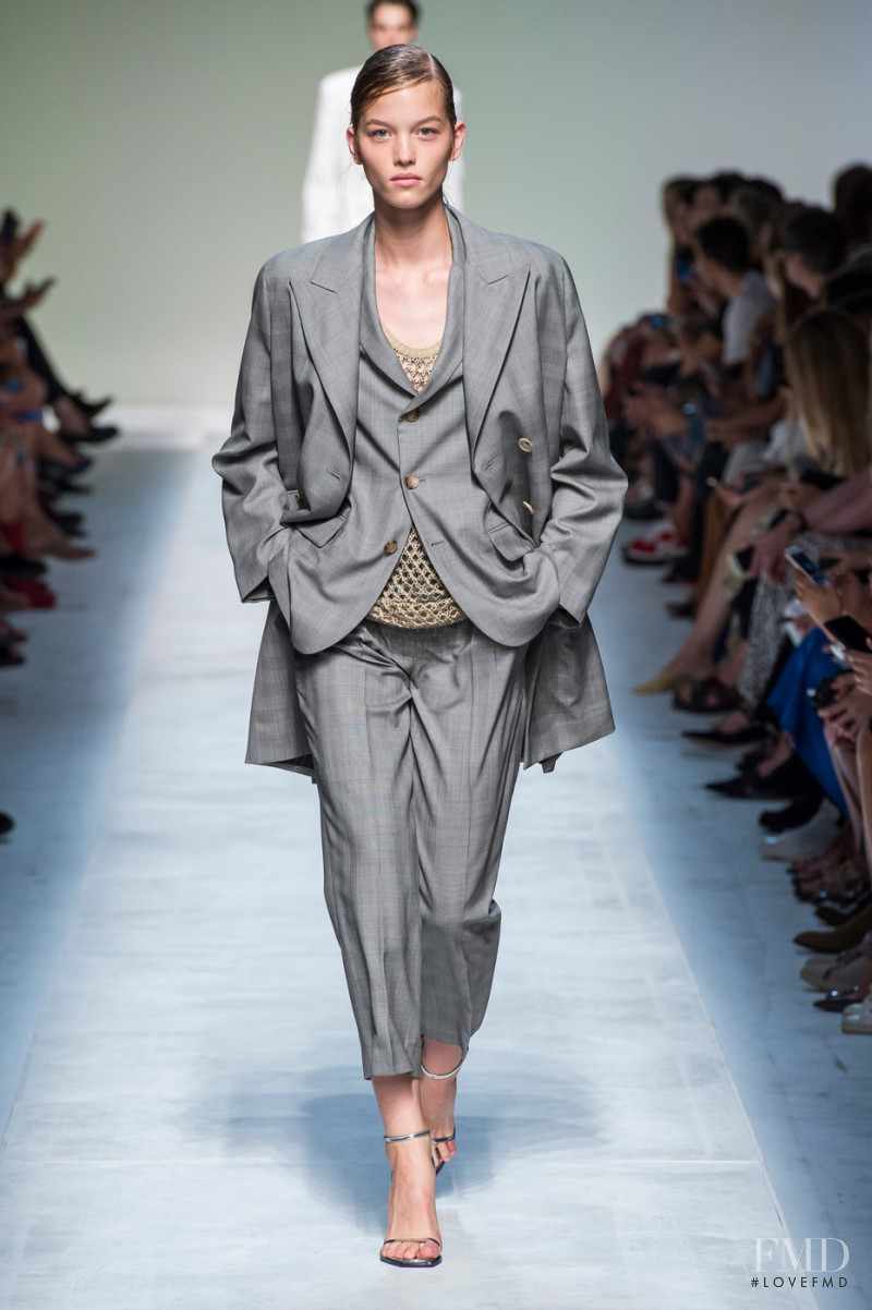 Laurijn Bijnen featured in  the Ermanno Scervino fashion show for Spring/Summer 2019