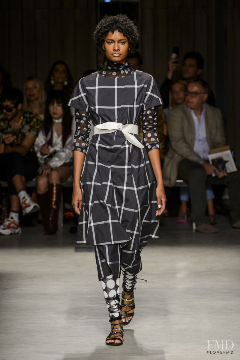 Gabi Gabriela Rodrigues featured in  the Cividini fashion show for Spring/Summer 2019