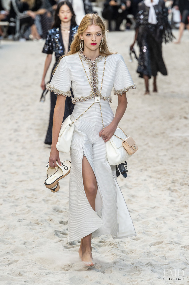 Eliza Kallmann featured in  the Chanel fashion show for Spring/Summer 2019