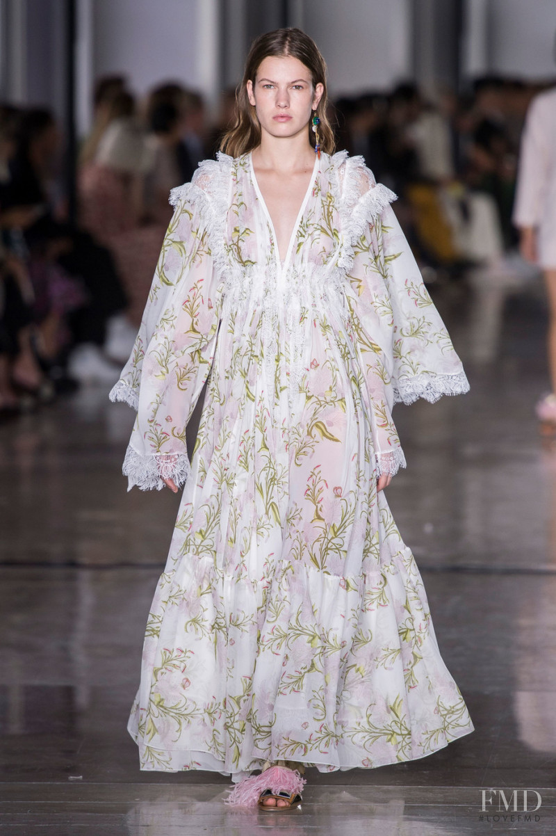 Roos Van Elk featured in  the Giambattista Valli fashion show for Spring/Summer 2019