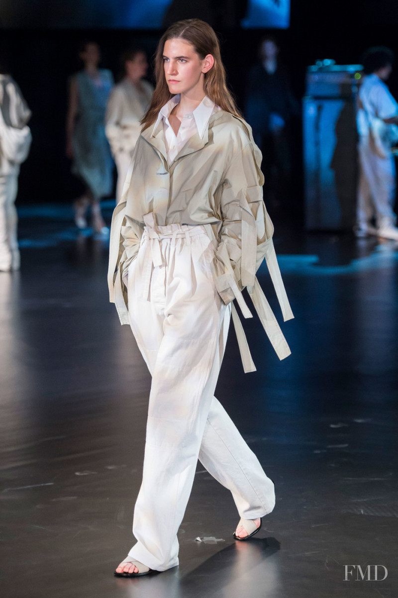 Veronica Manavella featured in  the Christophe Lemaire fashion show for Spring/Summer 2019