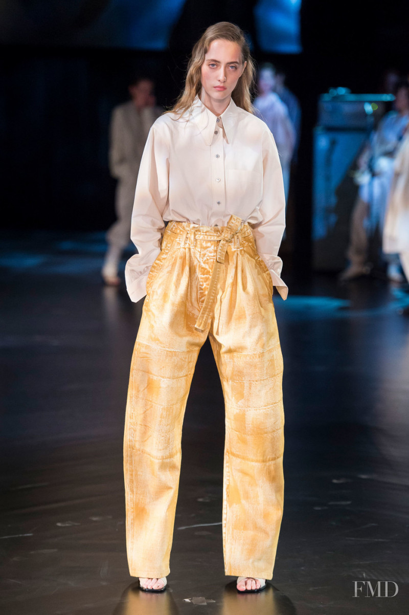 Lia Pavlova featured in  the Christophe Lemaire fashion show for Spring/Summer 2019