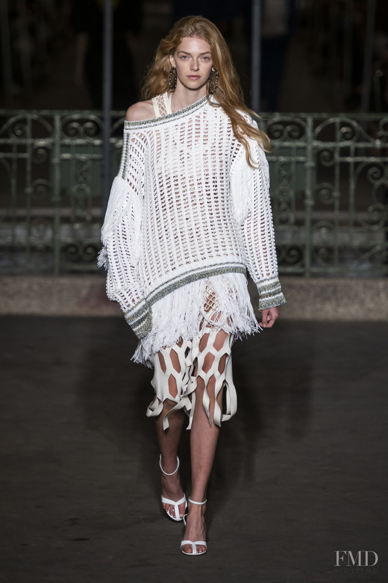 Eliza Kallmann featured in  the Sonia Rykiel fashion show for Spring/Summer 2019