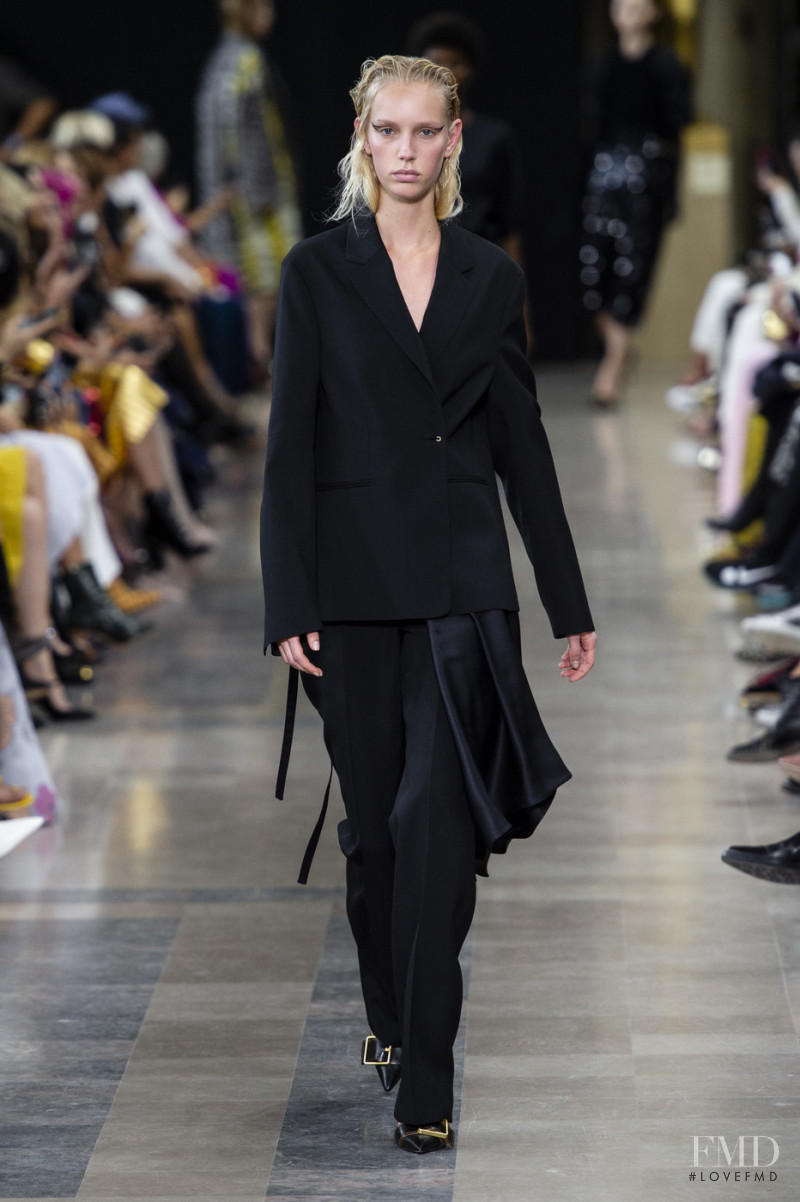 Jessie Bloemendaal featured in  the Rochas fashion show for Spring/Summer 2019