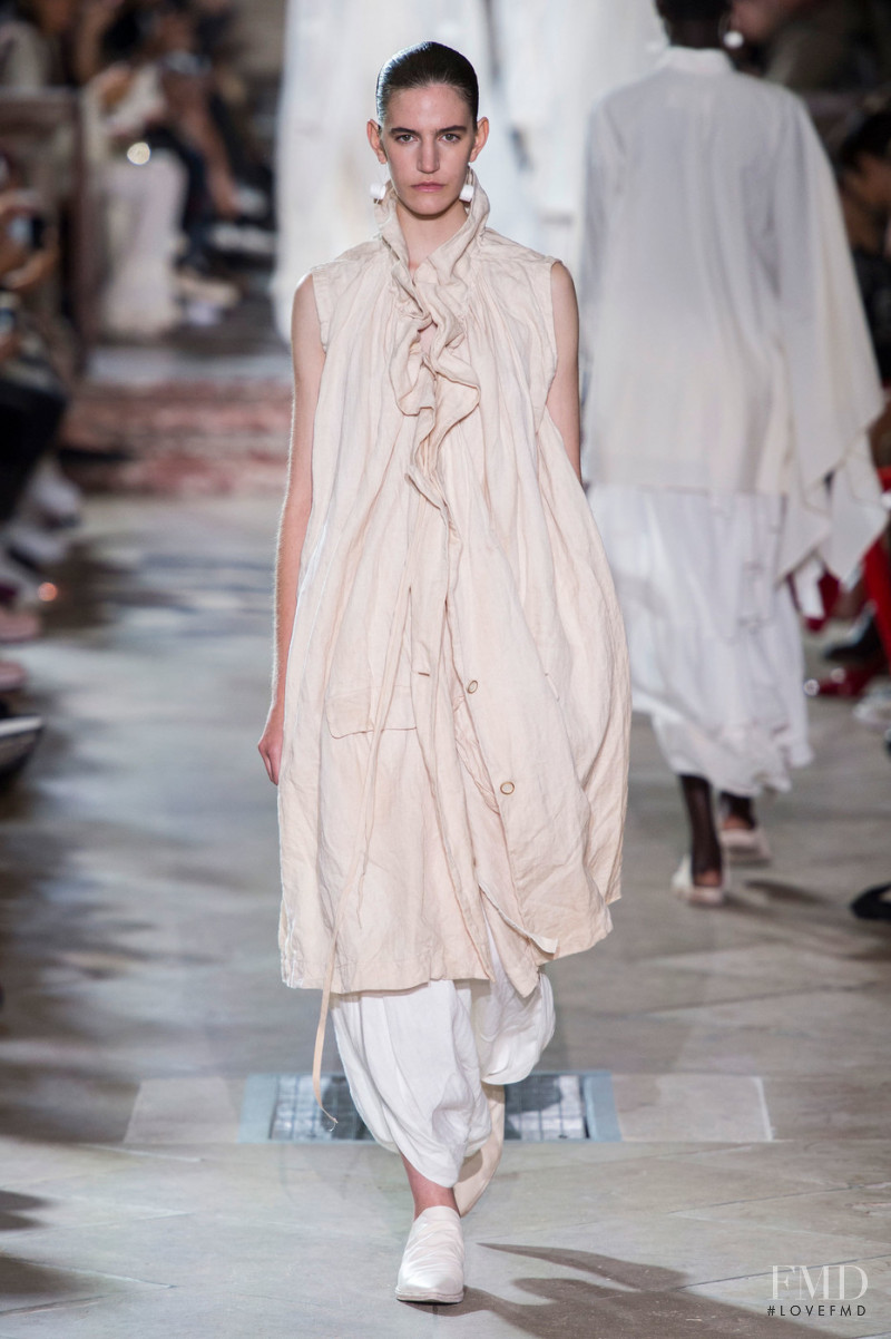 Veronica Manavella featured in  the Uma Wang fashion show for Spring/Summer 2019