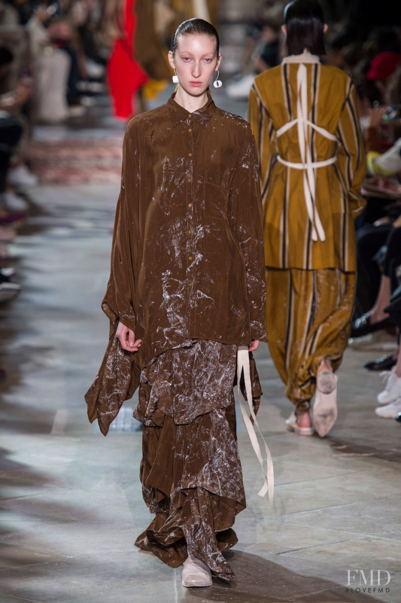 Lorna Foran featured in  the Uma Wang fashion show for Spring/Summer 2019
