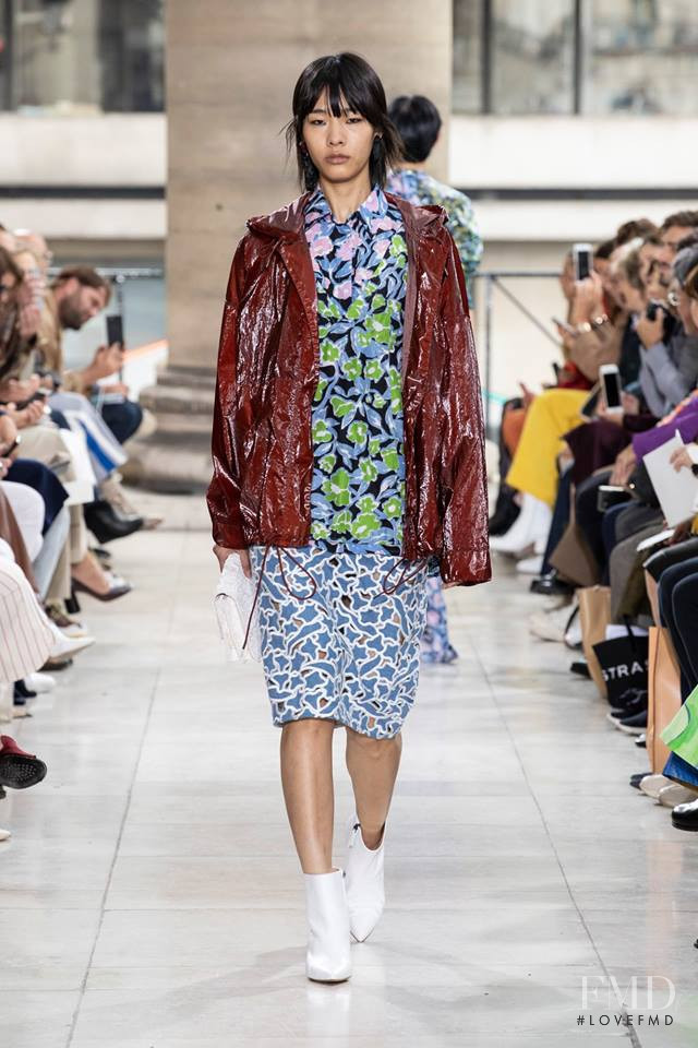 Rui Nan Dong featured in  the Christian Wijnants fashion show for Spring/Summer 2019