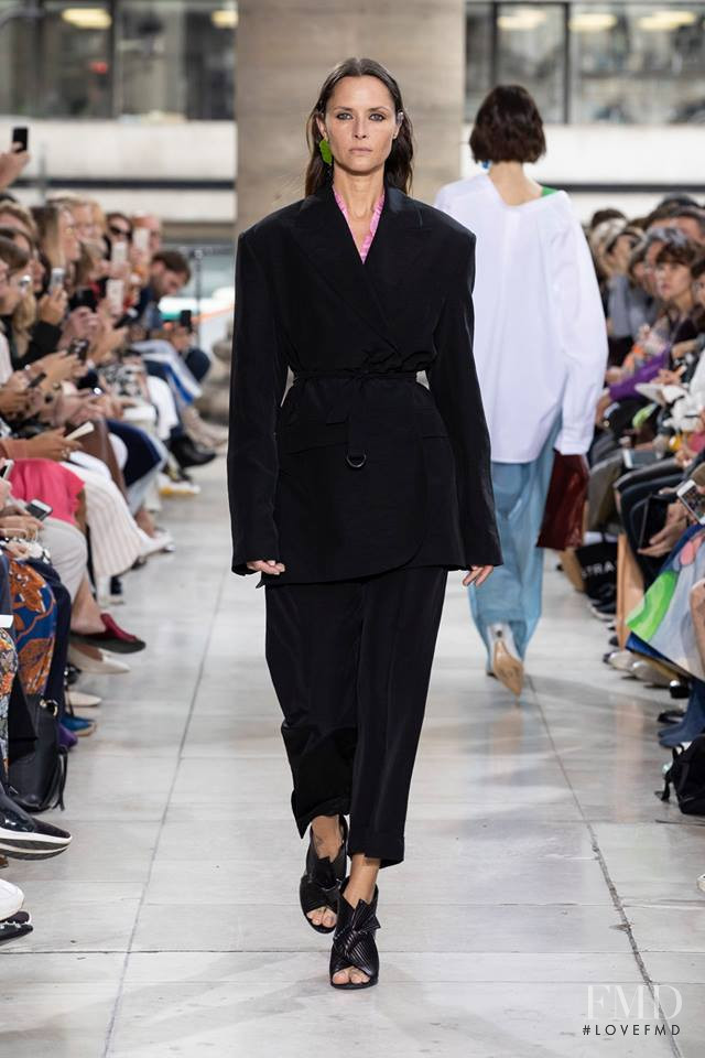 Tasha Tilberg featured in  the Christian Wijnants fashion show for Spring/Summer 2019