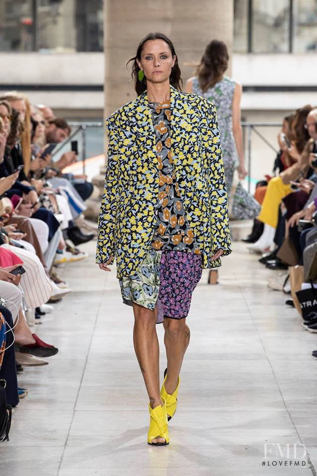 Tasha Tilberg featured in  the Christian Wijnants fashion show for Spring/Summer 2019