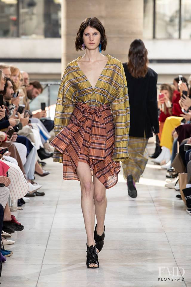 Milagros Ganame featured in  the Christian Wijnants fashion show for Spring/Summer 2019