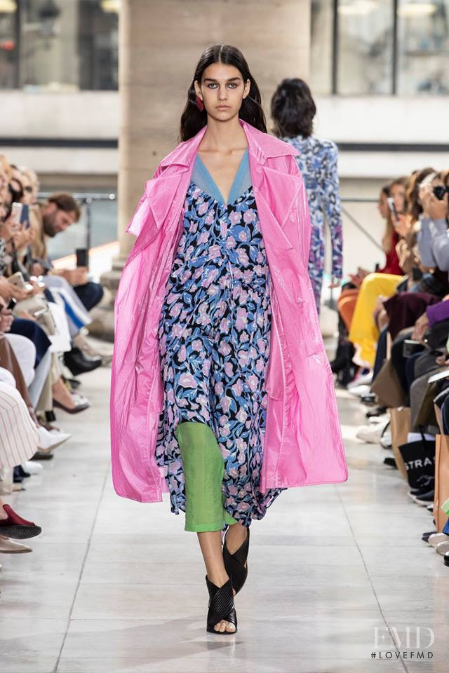 Eugenia Dubinova featured in  the Christian Wijnants fashion show for Spring/Summer 2019