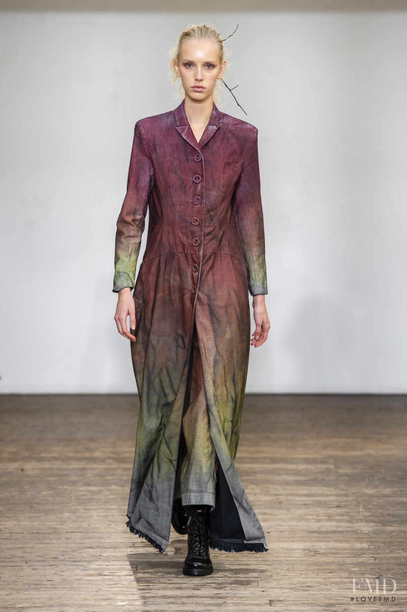 Jessie Bloemendaal featured in  the Olivier Theyskens fashion show for Spring/Summer 2019