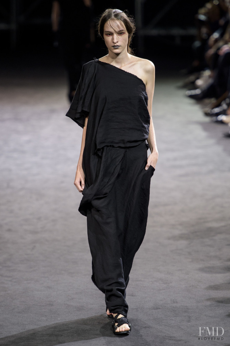 Laura Toth featured in  the Yohji Yamamoto fashion show for Spring/Summer 2019