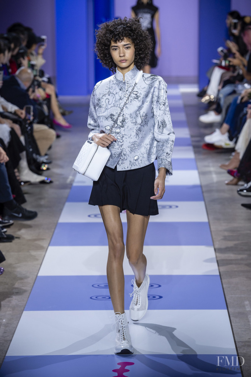 Fernanda Oliveira featured in  the Shiatzy Chen fashion show for Spring/Summer 2019