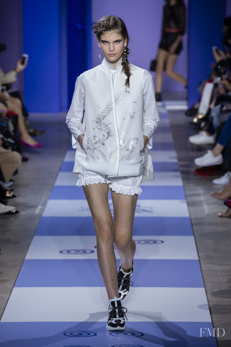 Katya Lashko featured in  the Shiatzy Chen fashion show for Spring/Summer 2019