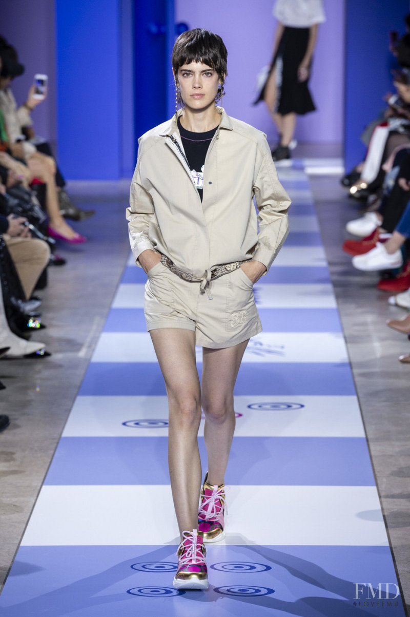 Taja Feistner featured in  the Shiatzy Chen fashion show for Spring/Summer 2019